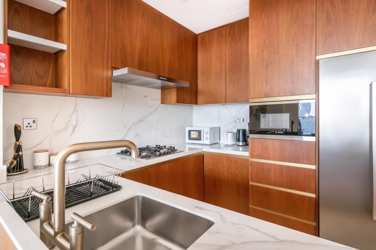 Fam Living - Rp Heights - 3 Mins Walk To Burj Khalifa & Dubai Mall Downtown دبي المظهر الخارجي الصورة