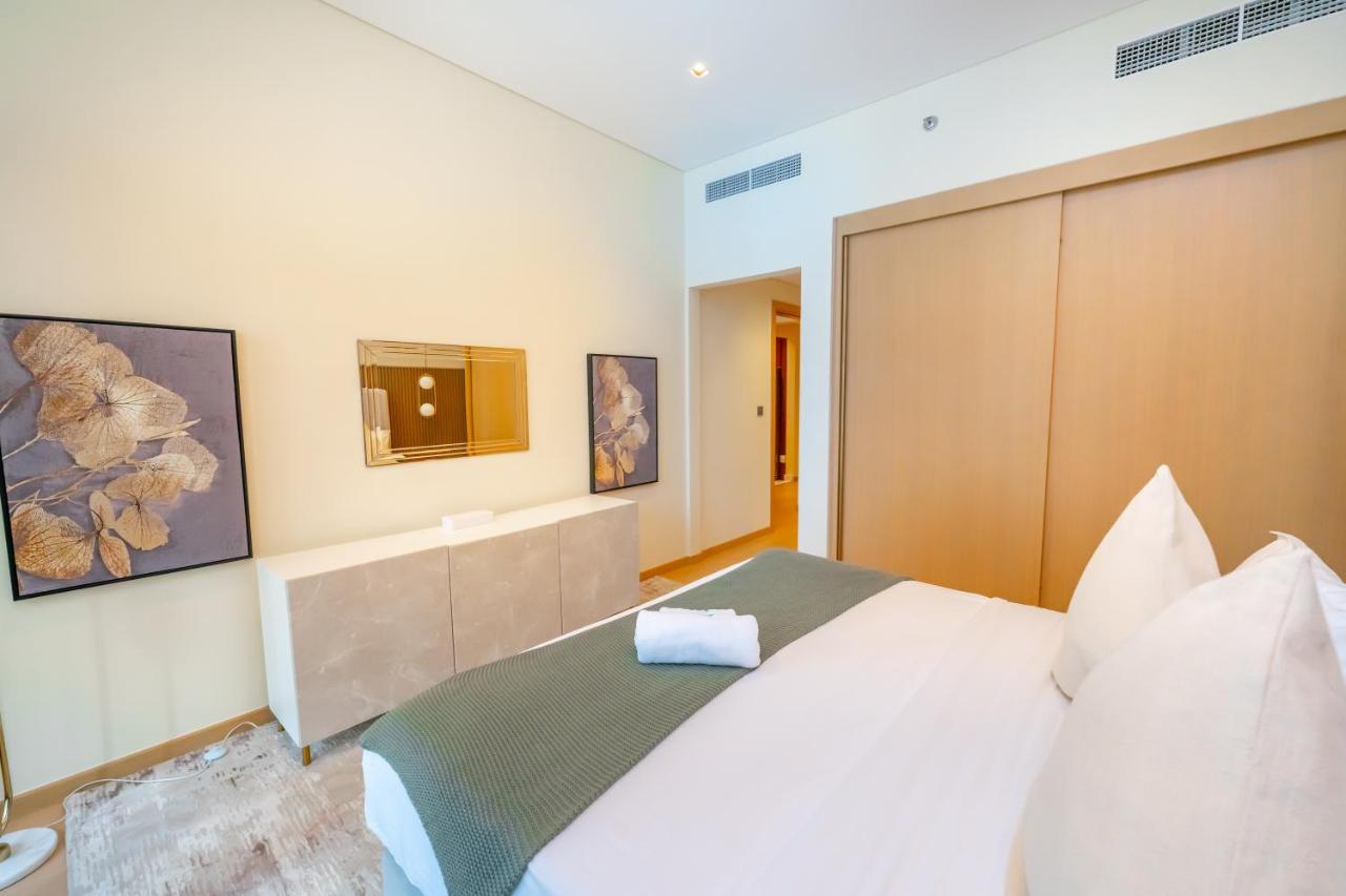 Fam Living - Rp Heights - 3 Mins Walk To Burj Khalifa & Dubai Mall Downtown دبي المظهر الخارجي الصورة
