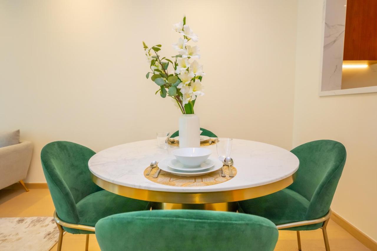 Fam Living - Rp Heights - 3 Mins Walk To Burj Khalifa & Dubai Mall Downtown دبي المظهر الخارجي الصورة