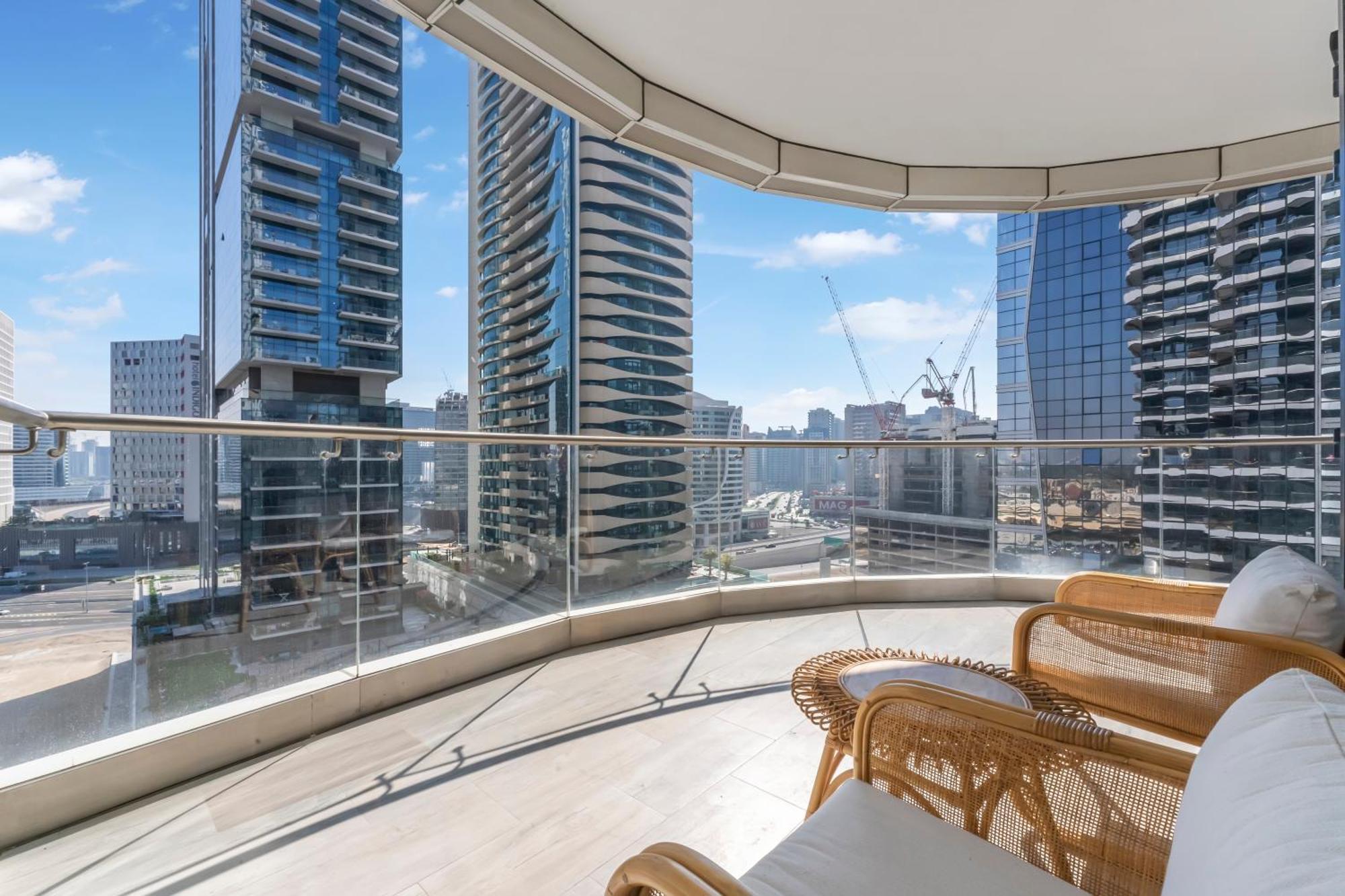 Fam Living - Rp Heights - 3 Mins Walk To Burj Khalifa & Dubai Mall Downtown دبي المظهر الخارجي الصورة