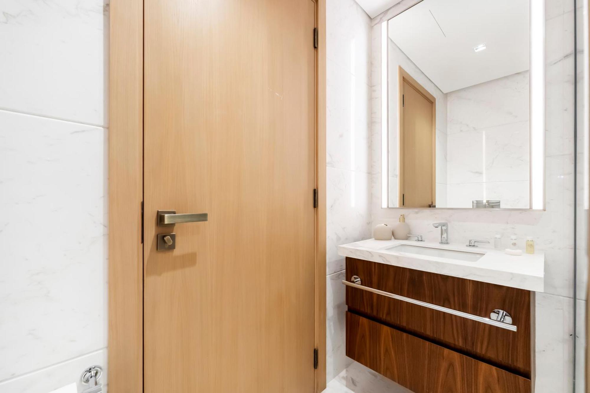 Fam Living - Rp Heights - 3 Mins Walk To Burj Khalifa & Dubai Mall Downtown دبي المظهر الخارجي الصورة